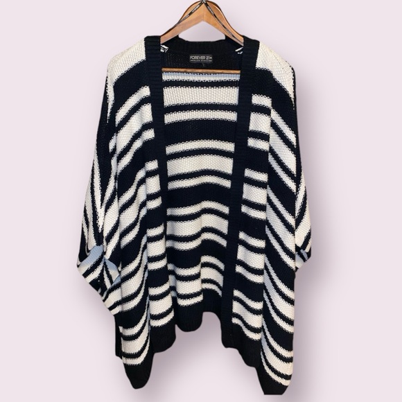 Forever 21+ White & Black Poncho-Style Open Front Cardigan - Picture 1 of 6